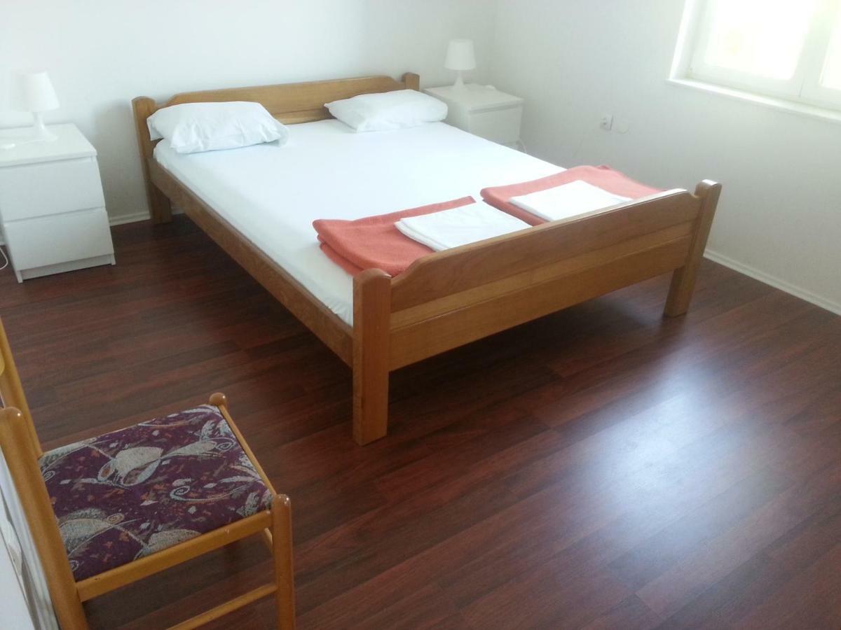 Ante Apartmani 茨里克韦尼察 外观 照片